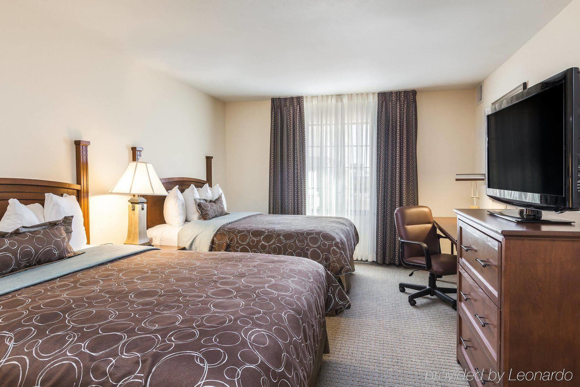 Hotel Staybridge Airport By Ihg