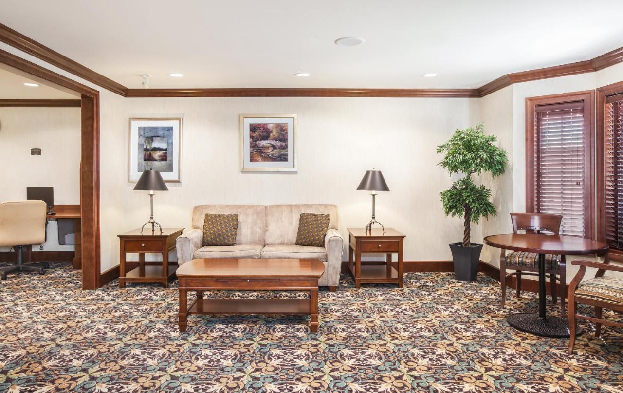 Hotel Staybridge Airport By Ihg